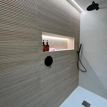 Titus Decimus Apartment *